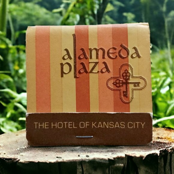 1980s Alameda Plaza KCMO Full Unstruck Matchbook - Picture 1 of 7